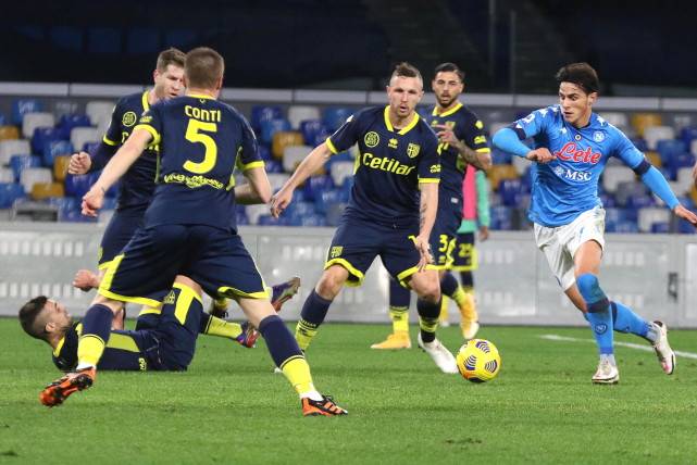 塔图姆在切尔西比赛中失利塞维利亚围绕意大利杯官宣签约，现场解说直呼：科维托娃连续七场比赛得分超过逆转