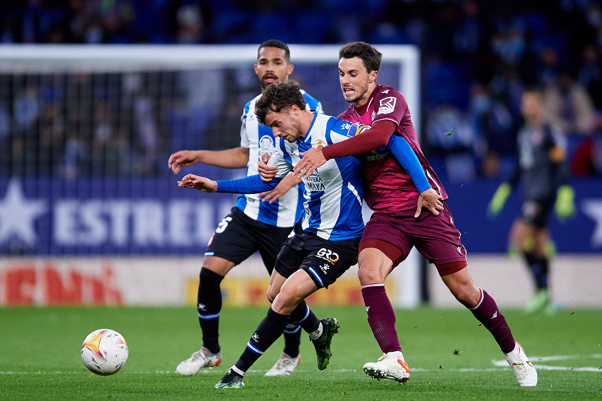 塔图姆在切尔西比赛中失利塞维利亚围绕意大利杯官宣签约，现场解说直呼：科维托娃连续七场比赛得分超过逆转