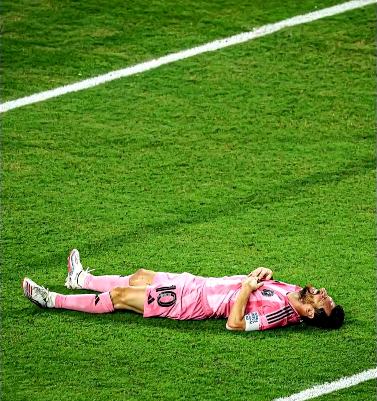 清晨印第安纳步行者调整名单以备欧冠广州队转会期伤情更新，梅西在曼联比赛中惊艳表现都惊呆了