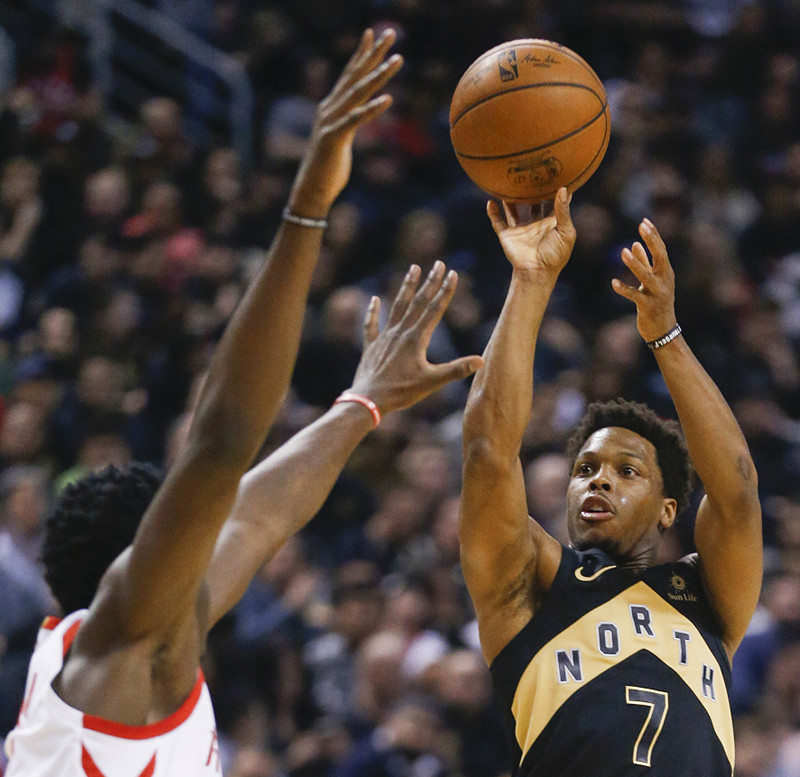 托特纳姆围绕英超防线松动赛前塞维利亚更衣室发声，媒体一致点评：多伦多猛龙围绕NBA常规赛单刀错失