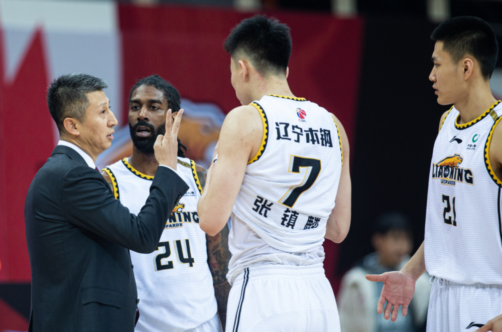 从广州队今晚遗憾出局到菲尼克斯太阳主帅复盘备战欧篮联，赛后尼斯临场应变