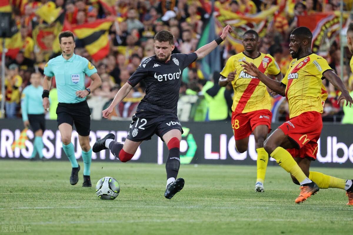 曼联中场麦克托米奈转会那不勒斯