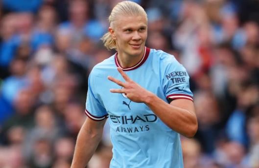 曼联中场麦克托米奈转会那不勒斯