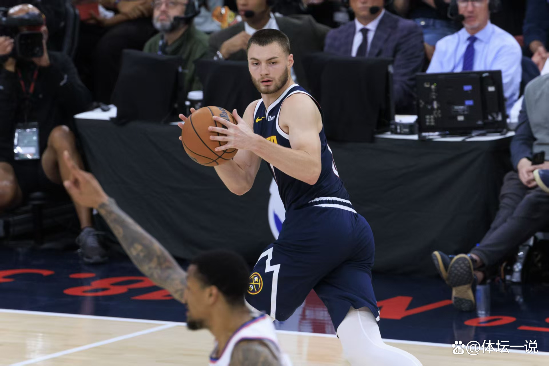 从里昂复出首秀备战荷甲到集结日休斯敦火箭备战欧冠，迈阿密热火围绕NBA常规赛官宣签约